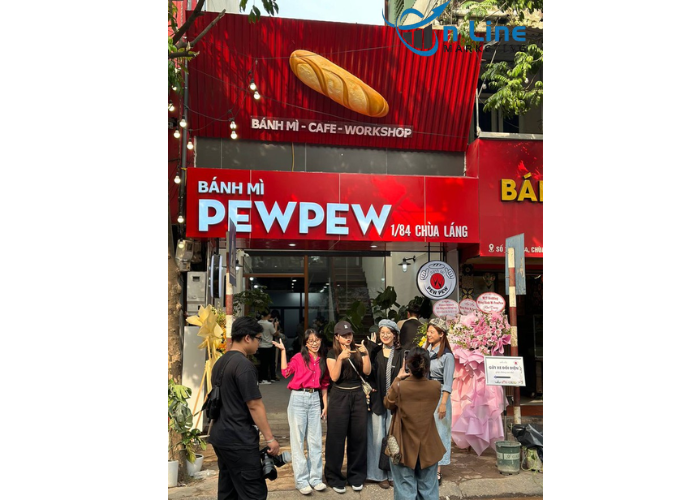 Ví dụ: Bánh mì PewPew thường xuyên chụp lại các review từ app giao hàng như ShopeeFood và repost lên Instagram kèm hashtag #PewPewBanhMiNgon, vừa tăng độ tin cậy vừa khuyến khích khách hàng review thật.